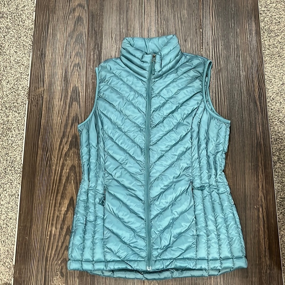 32 Degrees Aqua blue puffer vest size small